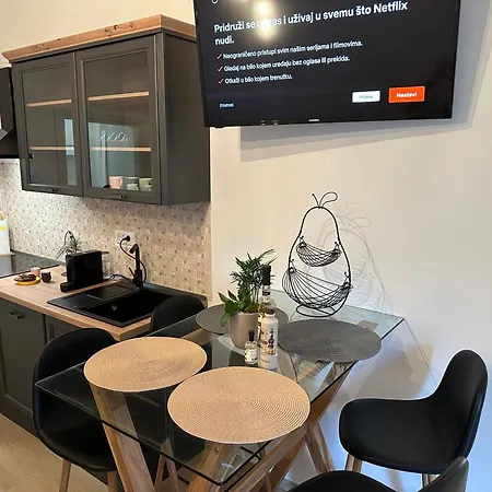 Vidri Apartment *